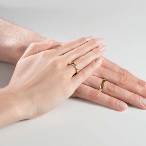 Obrączki ślubne: złote, półokrągłe, 4 mm